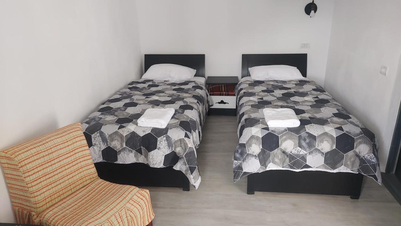 Alb Negru Hotel Vama Veche Exterior foto